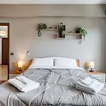 Near Metro A - Modern Boho Style Apartment