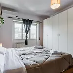 Near Metro A - Modern Boho Style Apartment