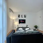 Pyramidhouse Rome - Apartment 100Mq With View - 2Km From The Colosseum