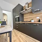Pyramidhouse Rome - Apartment 100Mq With View - 2Km From The Colosseum