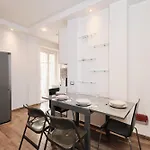 A Few Minutes From The Colosseum - Free Wi-Fi & Netflix