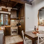 Trevi Fountain Stylish Guest House