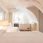 Piazza Colonna Apartment - Charme Homes