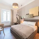 Guest Roma House