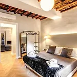 Trevi Fountain Superior 3 Bdr Apartment