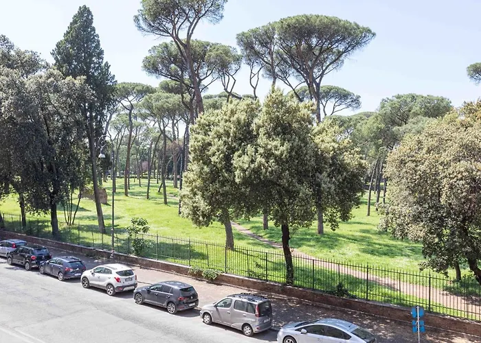 Spanish Steps Hills Apartment