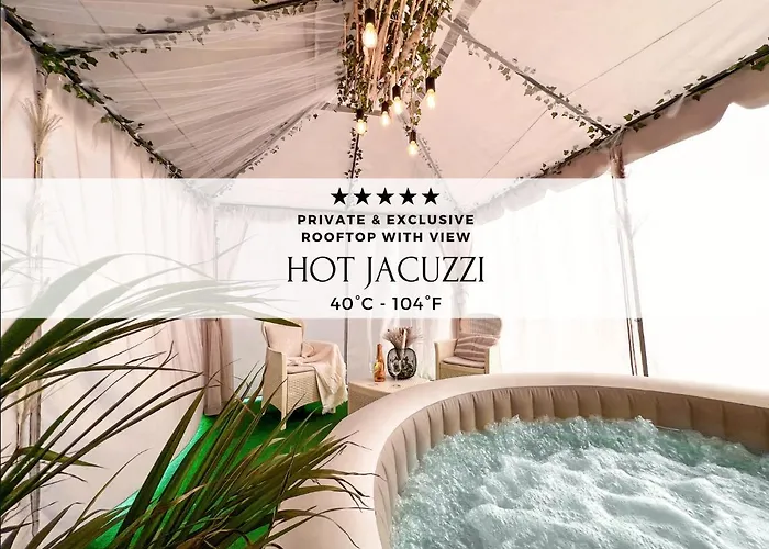 Colosseum House - Private Rooftop, Jacuzzi Hot Tub & View