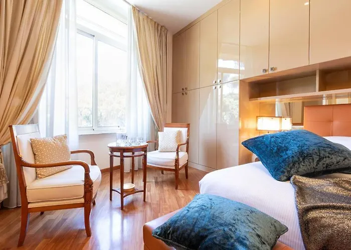Spanish Steps Hills Apartment -Topcollection
