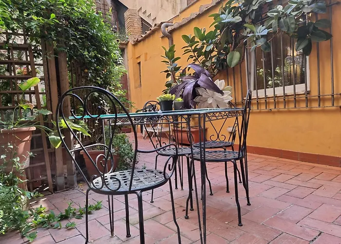 Pantheon, Campo De Fiori Mini Garden