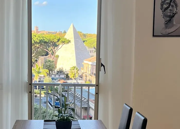 Pyramidhouse Rome - Apartment 100Mq With View - 2Km From The Colosseum