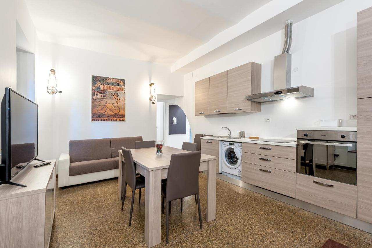 Apartment Tour De *