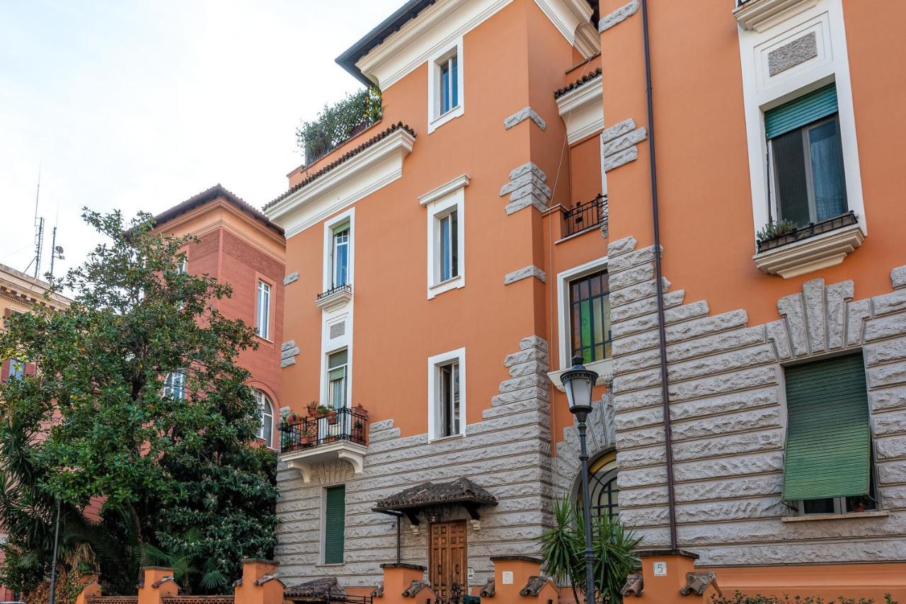 Tour De Apartment