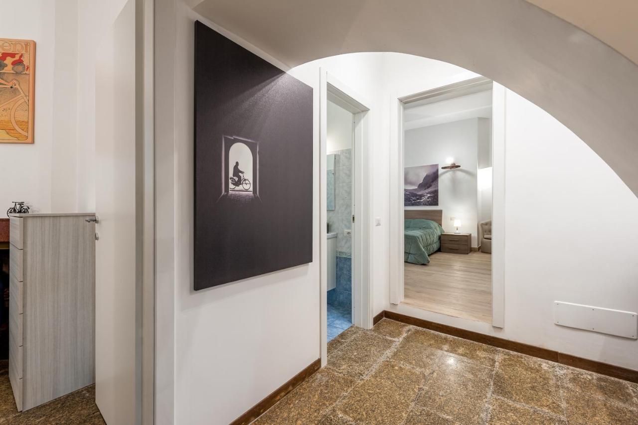 Apartment Tour De