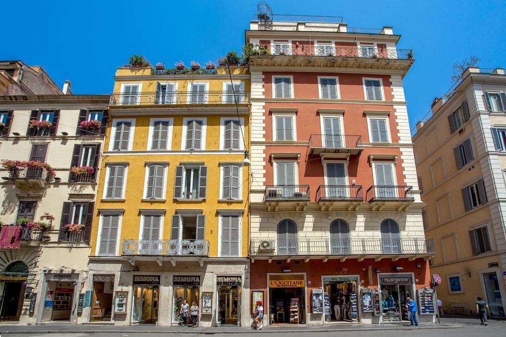 Via Del Corso 3* Rome