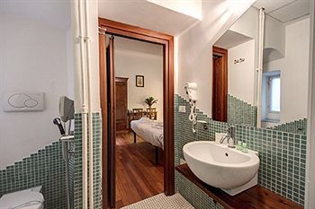 Guest house Nova Domizia 2*