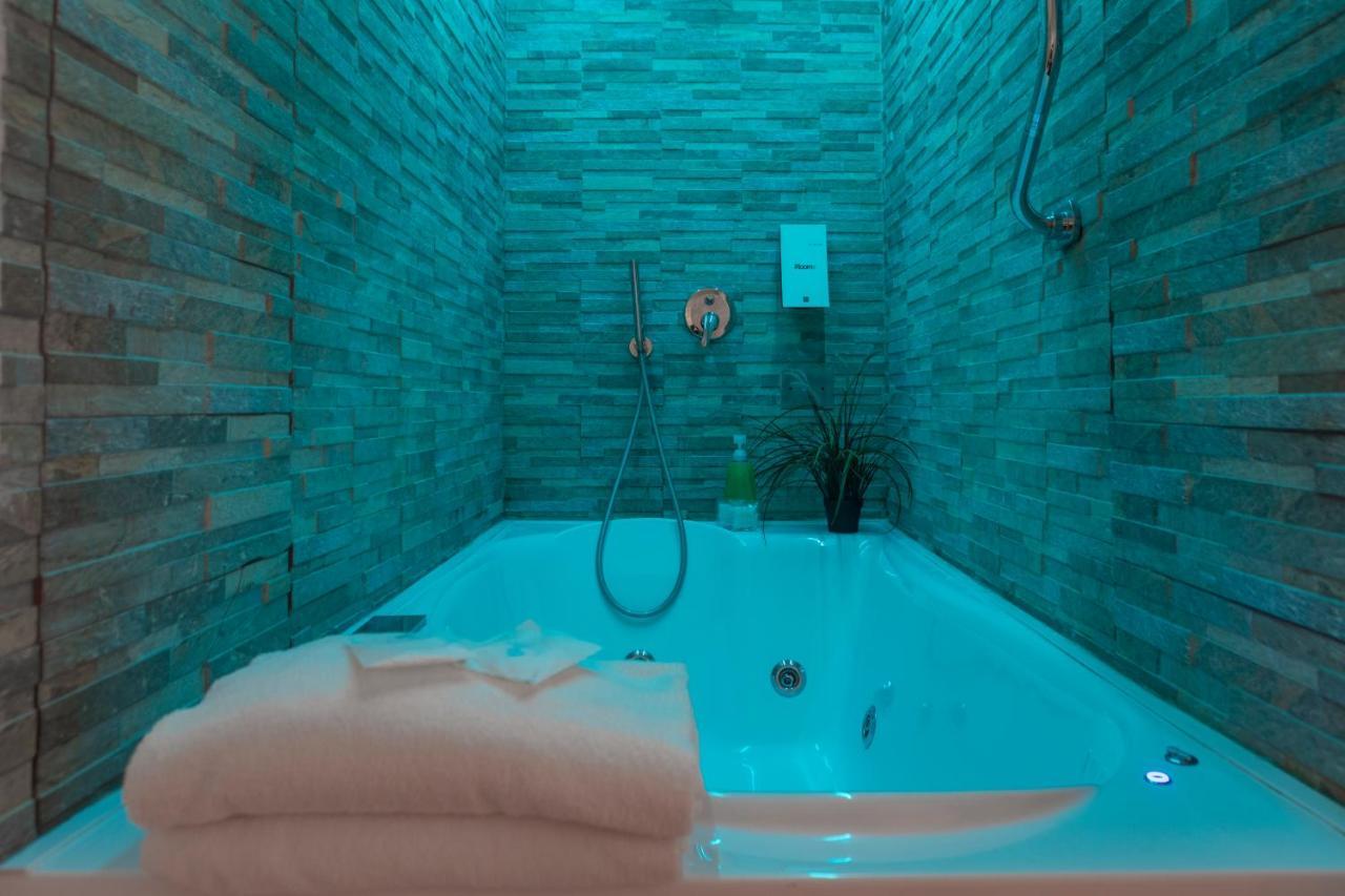 Irooms Jacuzzi Casa de hóspedes 2*