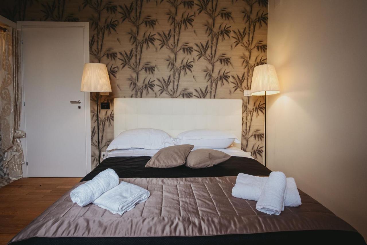 Rhome Colosseum Business Collection Guest house