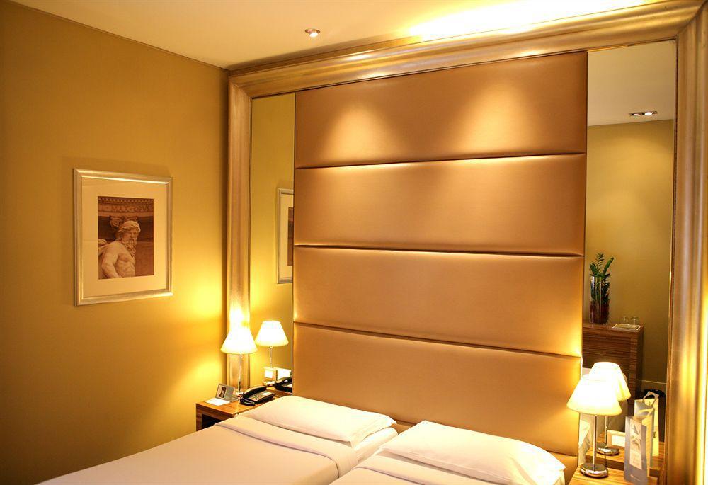 Saint John 4*