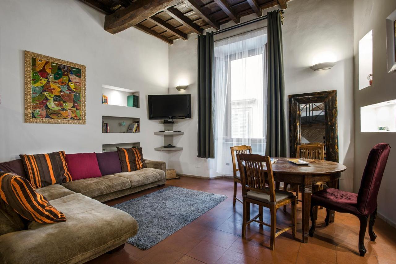 Charming Pantheon Apt In The Heart Of Rome Rome