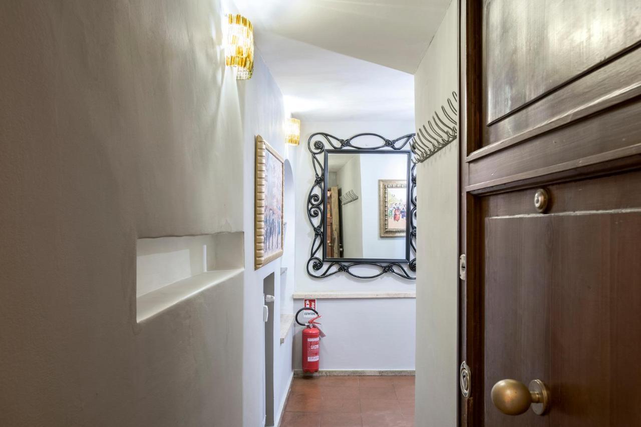 Apartment Charming Pantheon Apt In The Heart Of Rome