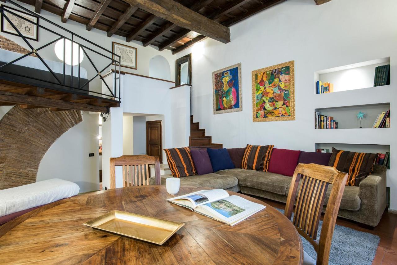 Charming Pantheon Apt In The Heart Of Rome Rome