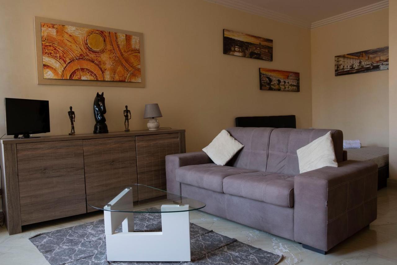 Tritone Apartment *