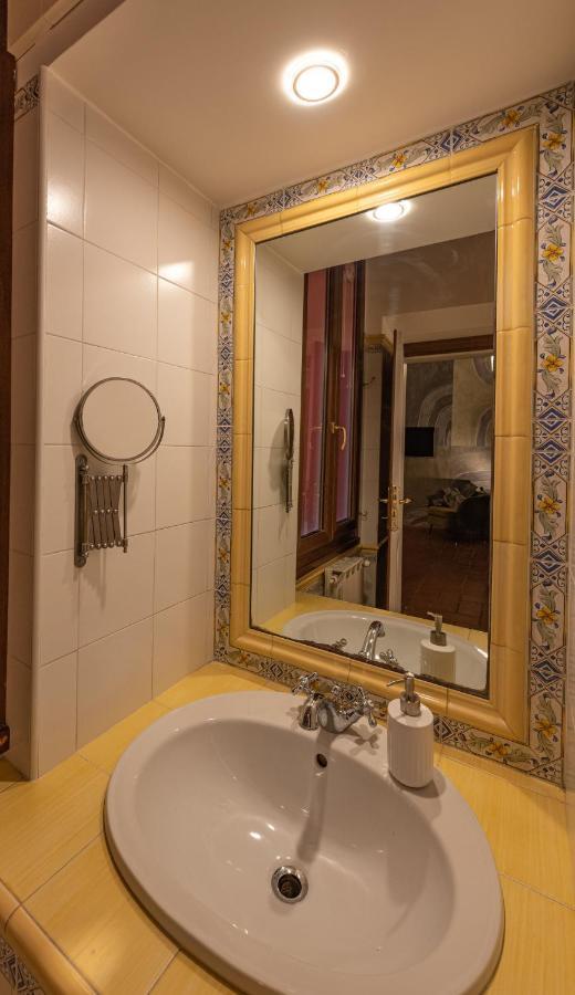 Anna Trevi - Luxury In Appartement