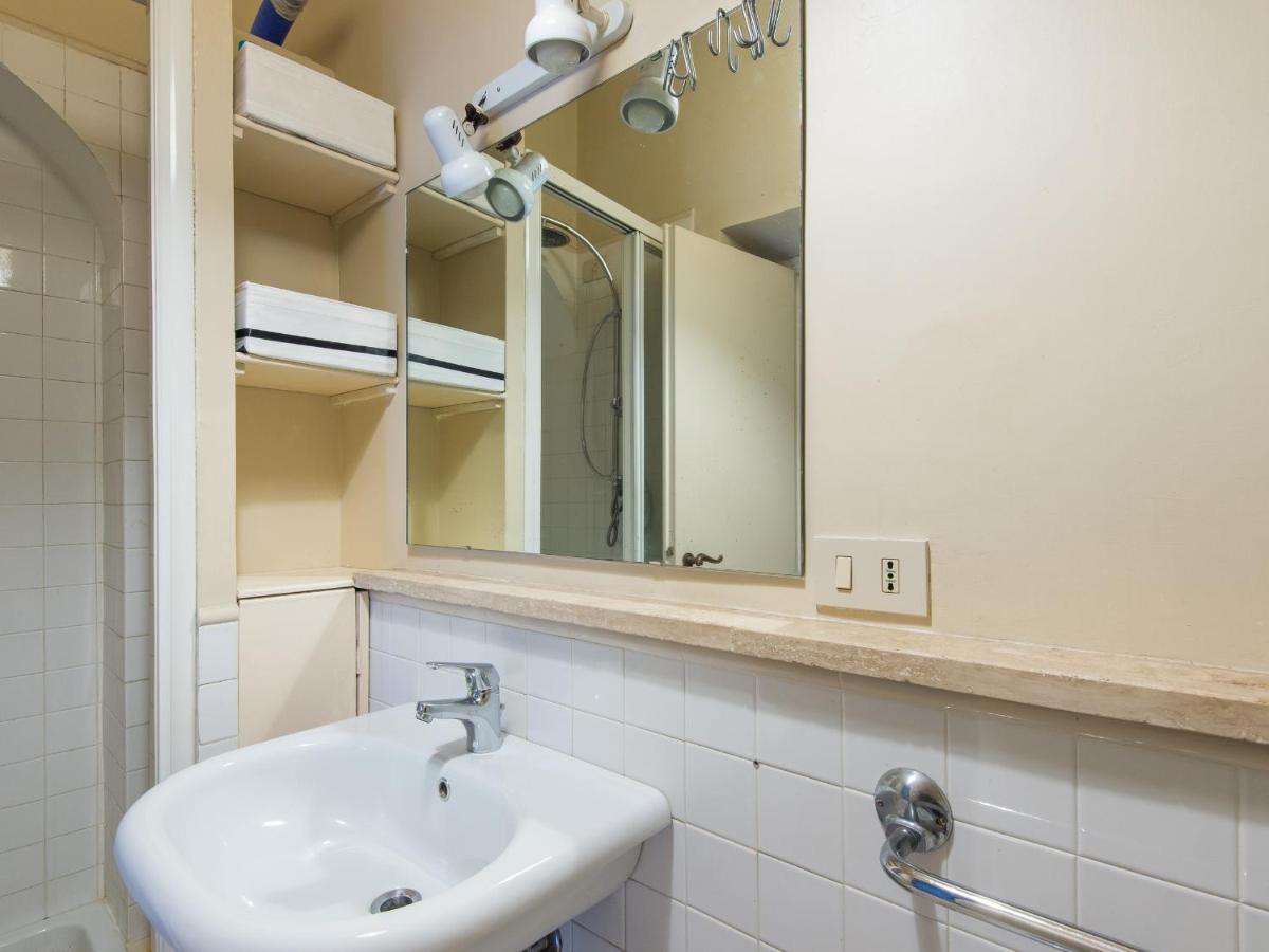 Coronari Enchanting Two Bedroom Apartment Rome