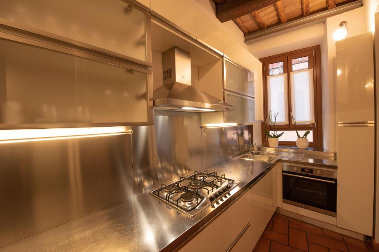 Anna Trevi - Luxury In Appartement