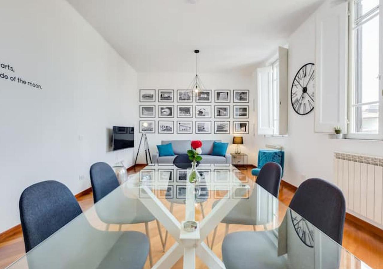 Modern, Stylish Flat Near Piazza Della Repubblica Casa de férias