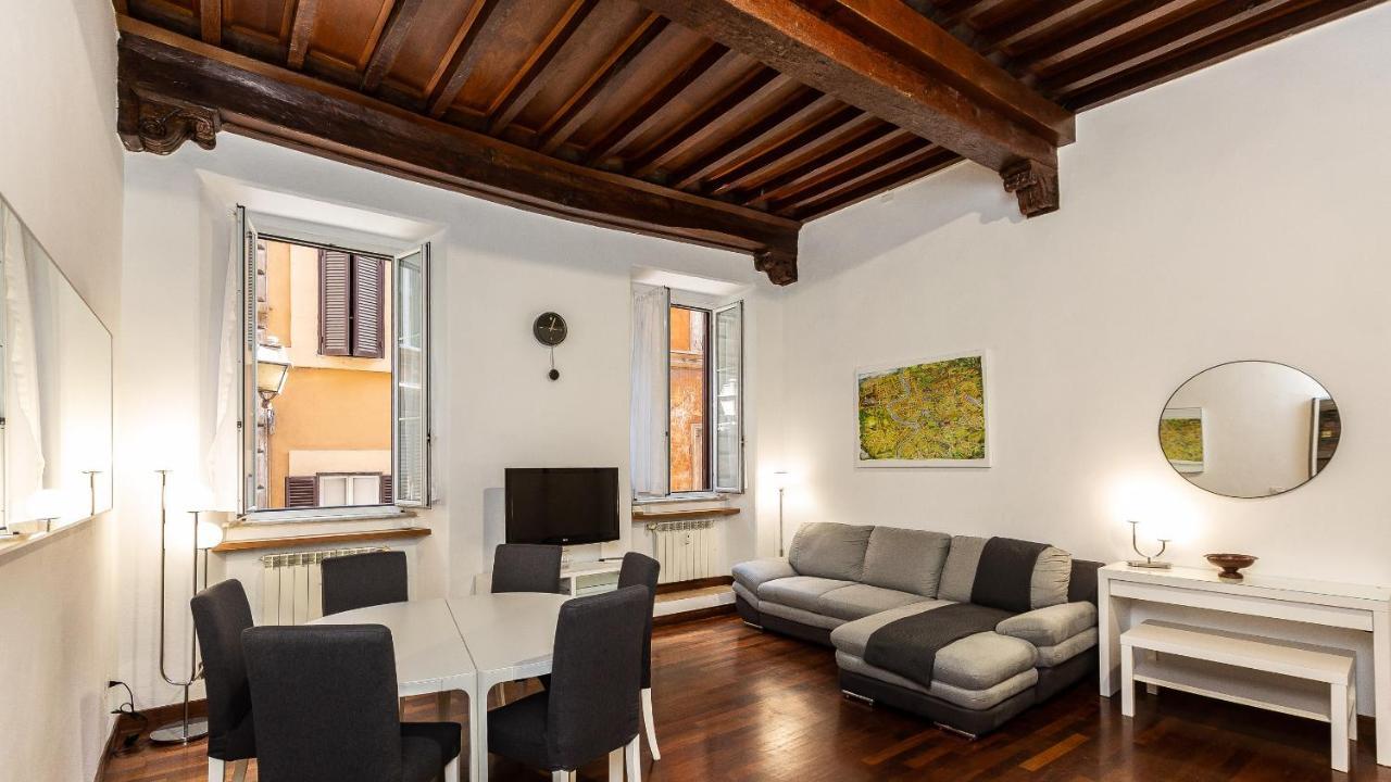 Cartari In Apartment *