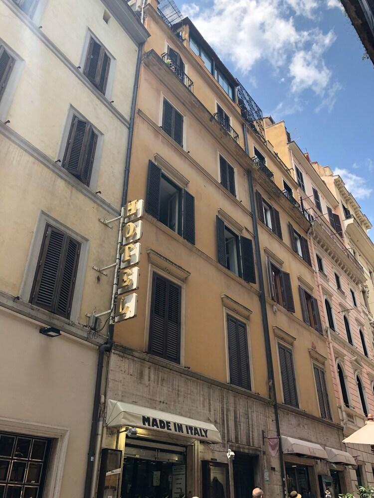 Visione Via Sant’andrea Delle Fratte, 36 *