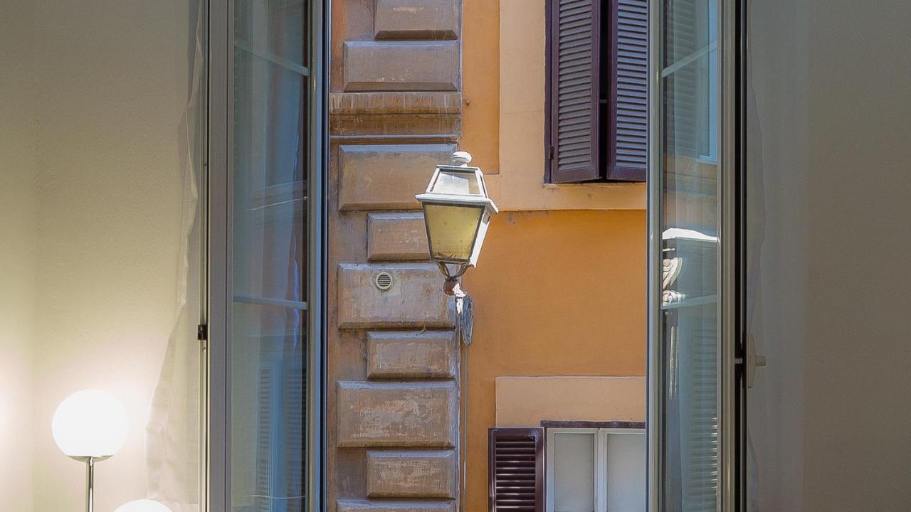 Cartari In Apartment