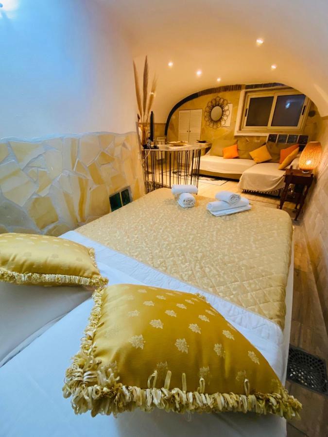 Ancient Mansion Apartment