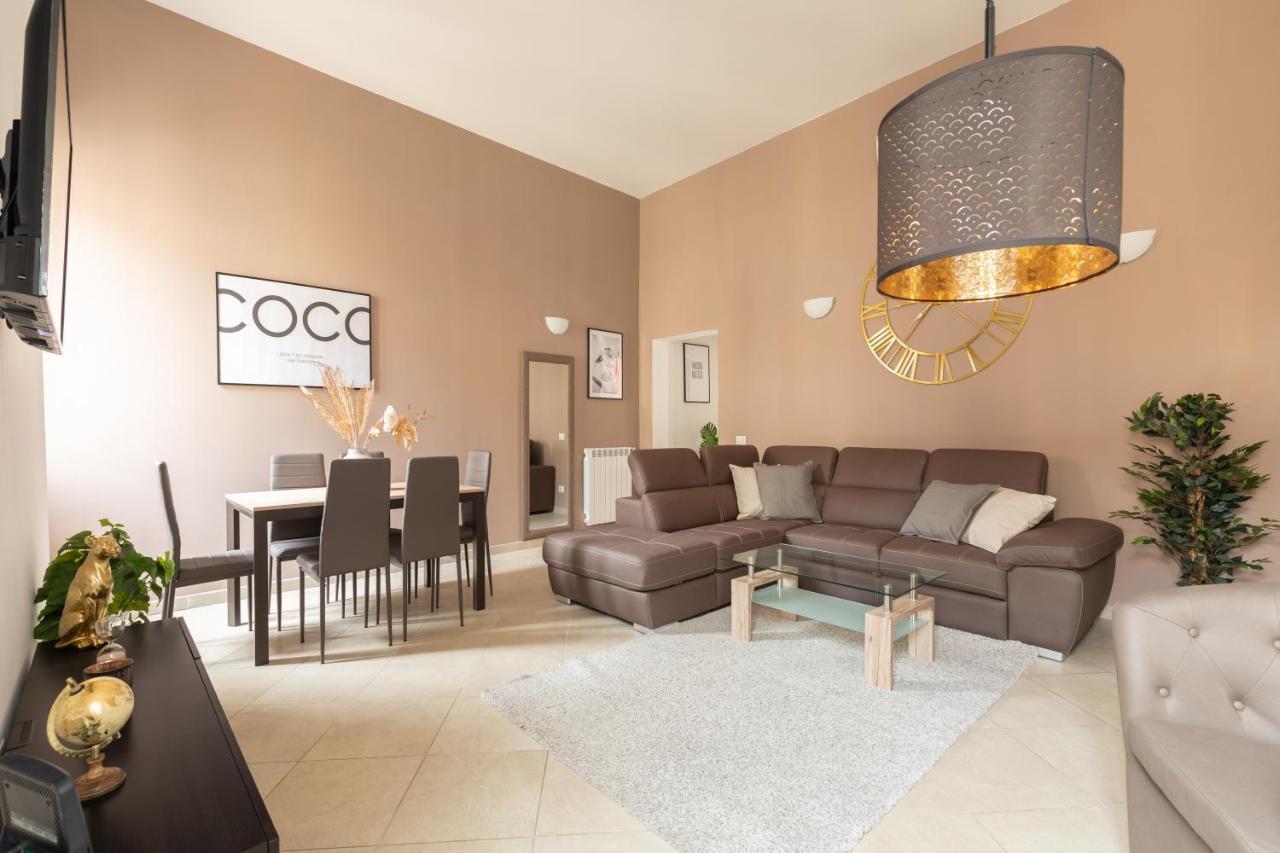 Residenza Piazza Di Spagna Apartment