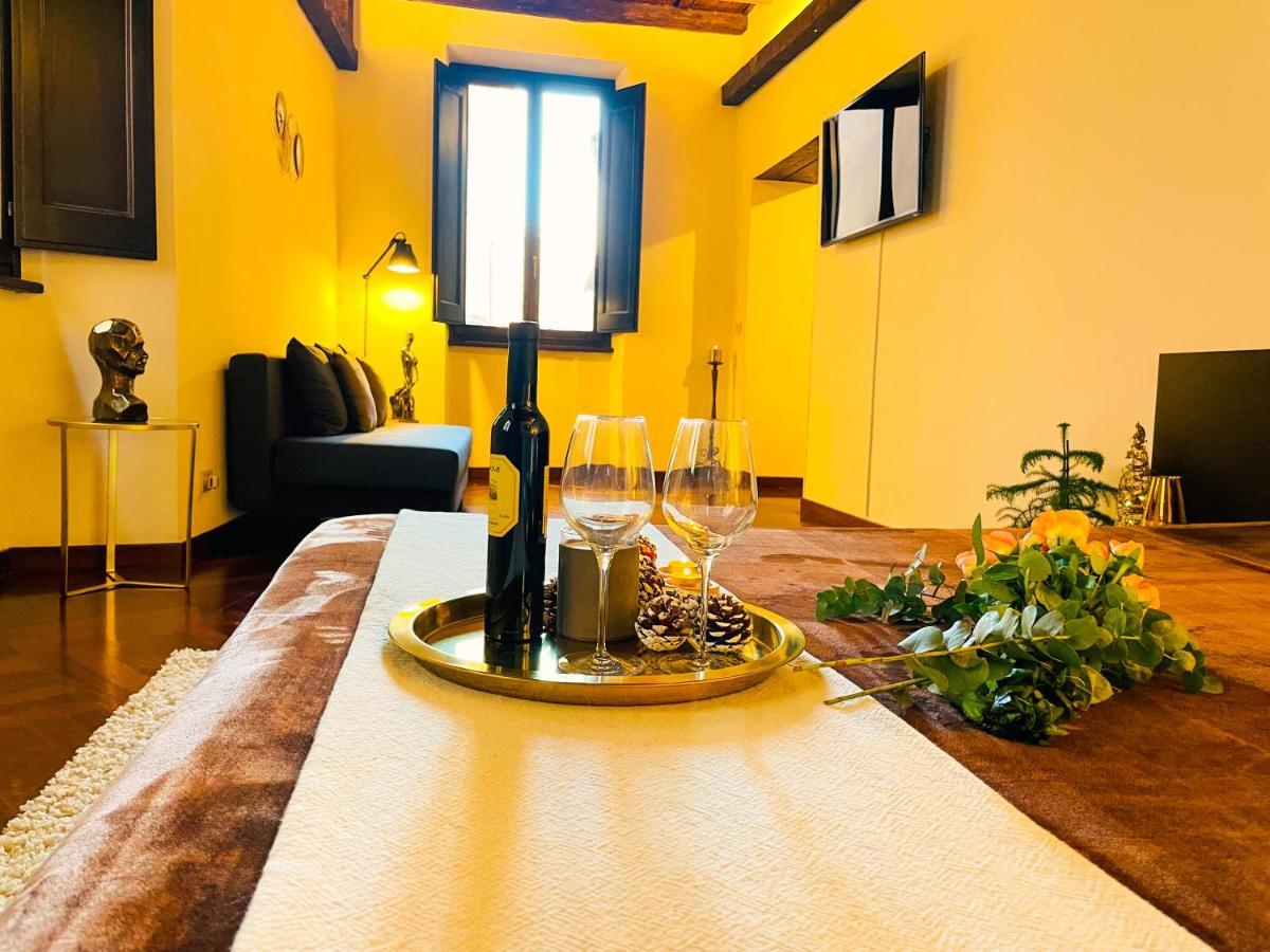Trevi Fountain Stylish Apartment