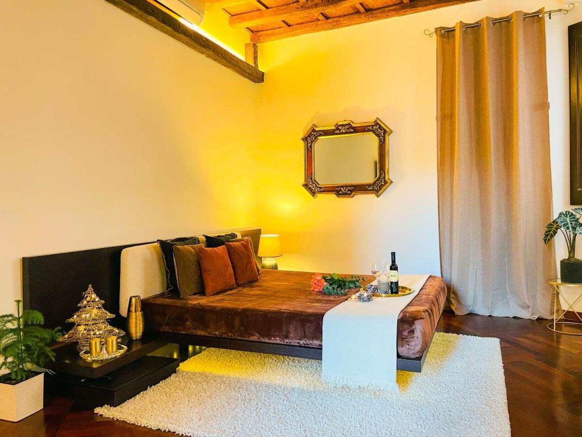 Apartment Trevi Fountain Stylish
