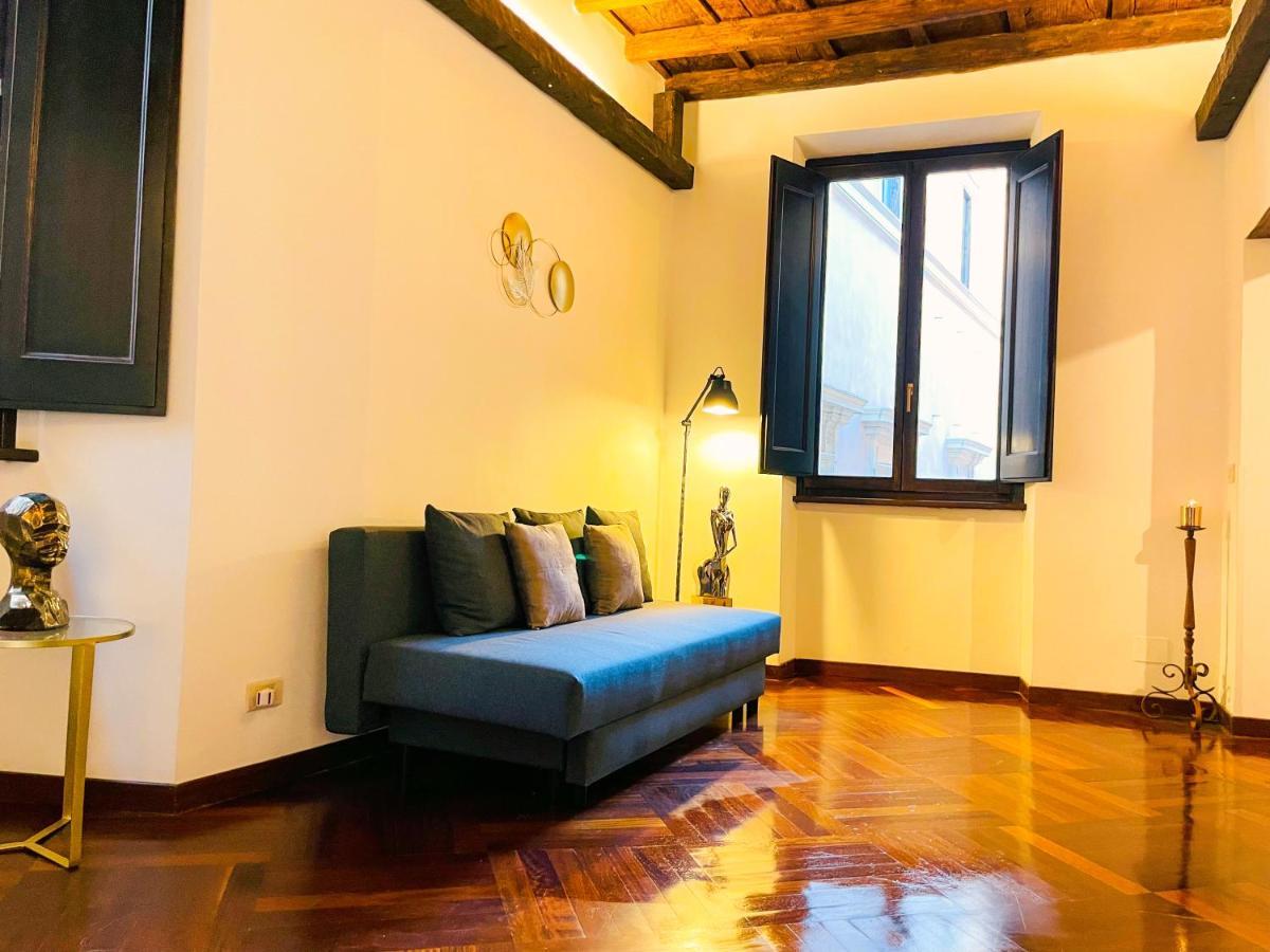 Apartment Trevi Fountain Stylish *