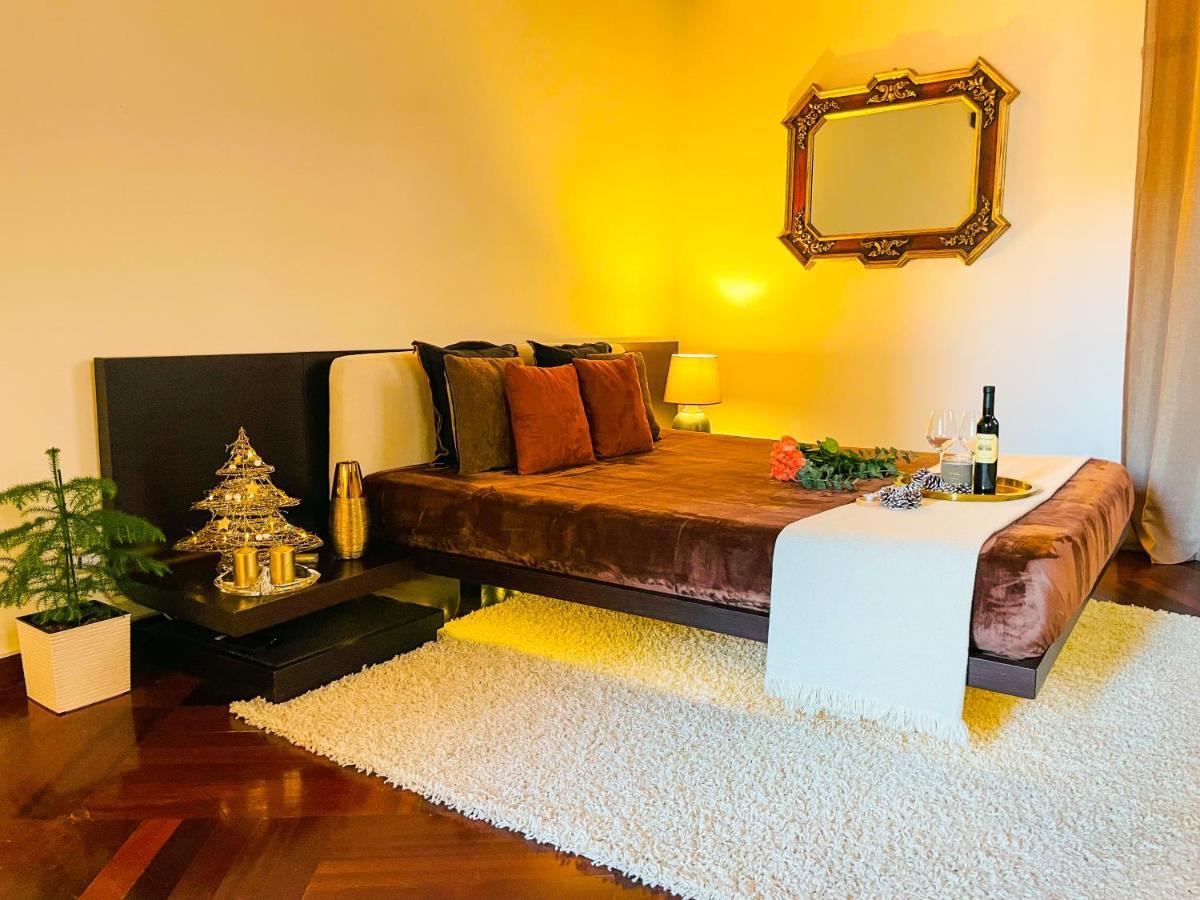Trevi Fountain Stylish Apartment
