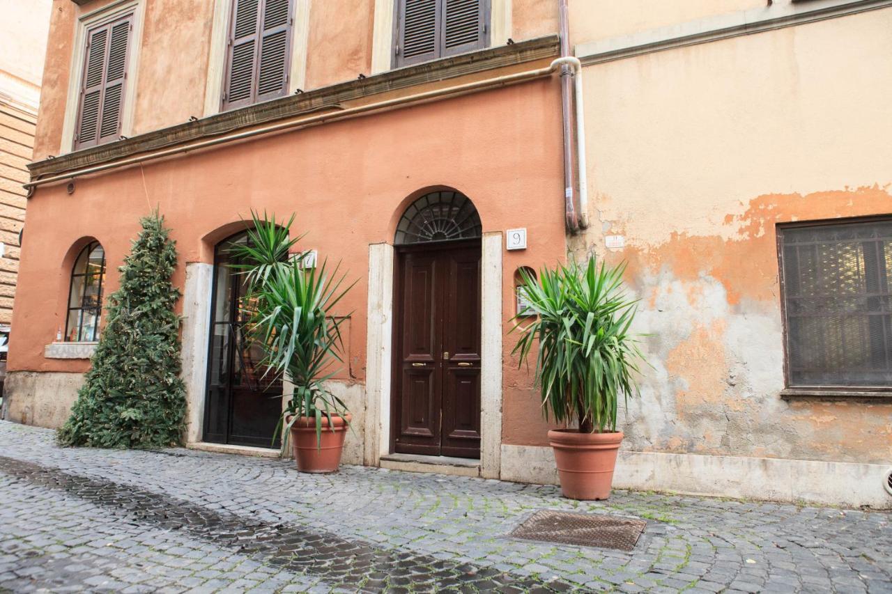 Domina Trastevere - *