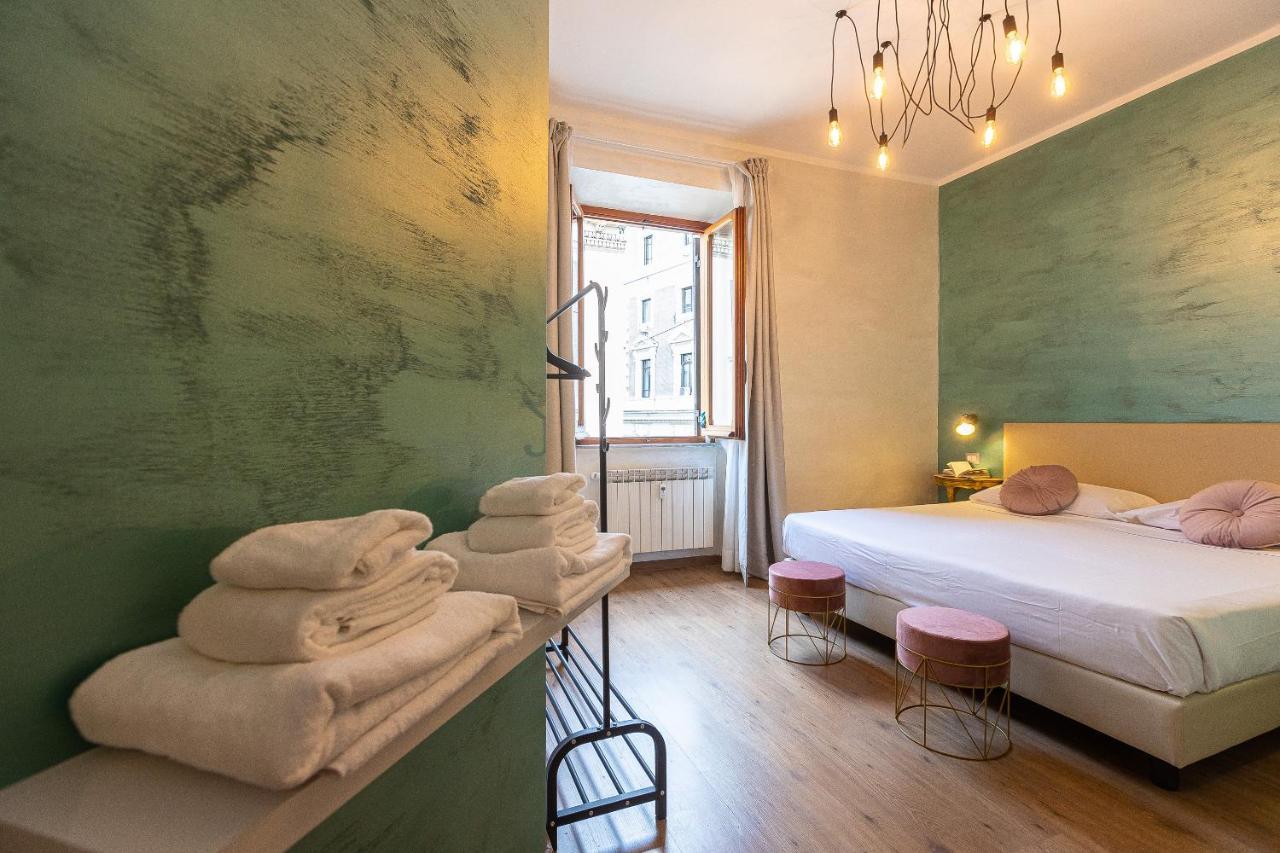 Lovely New Via Genova Apartment