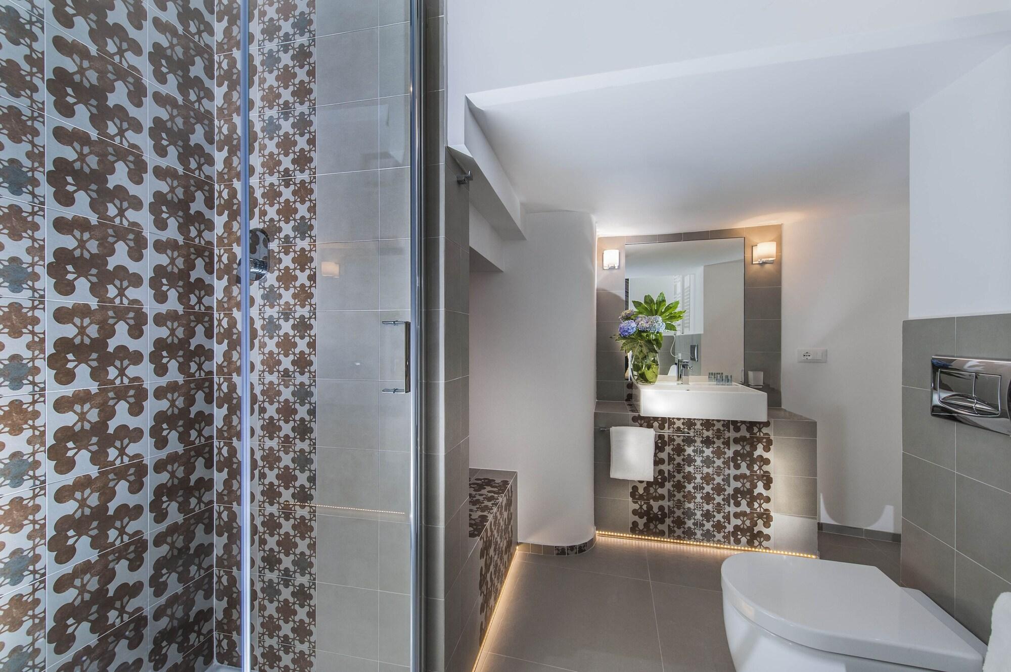 First Floor Guest house 2*