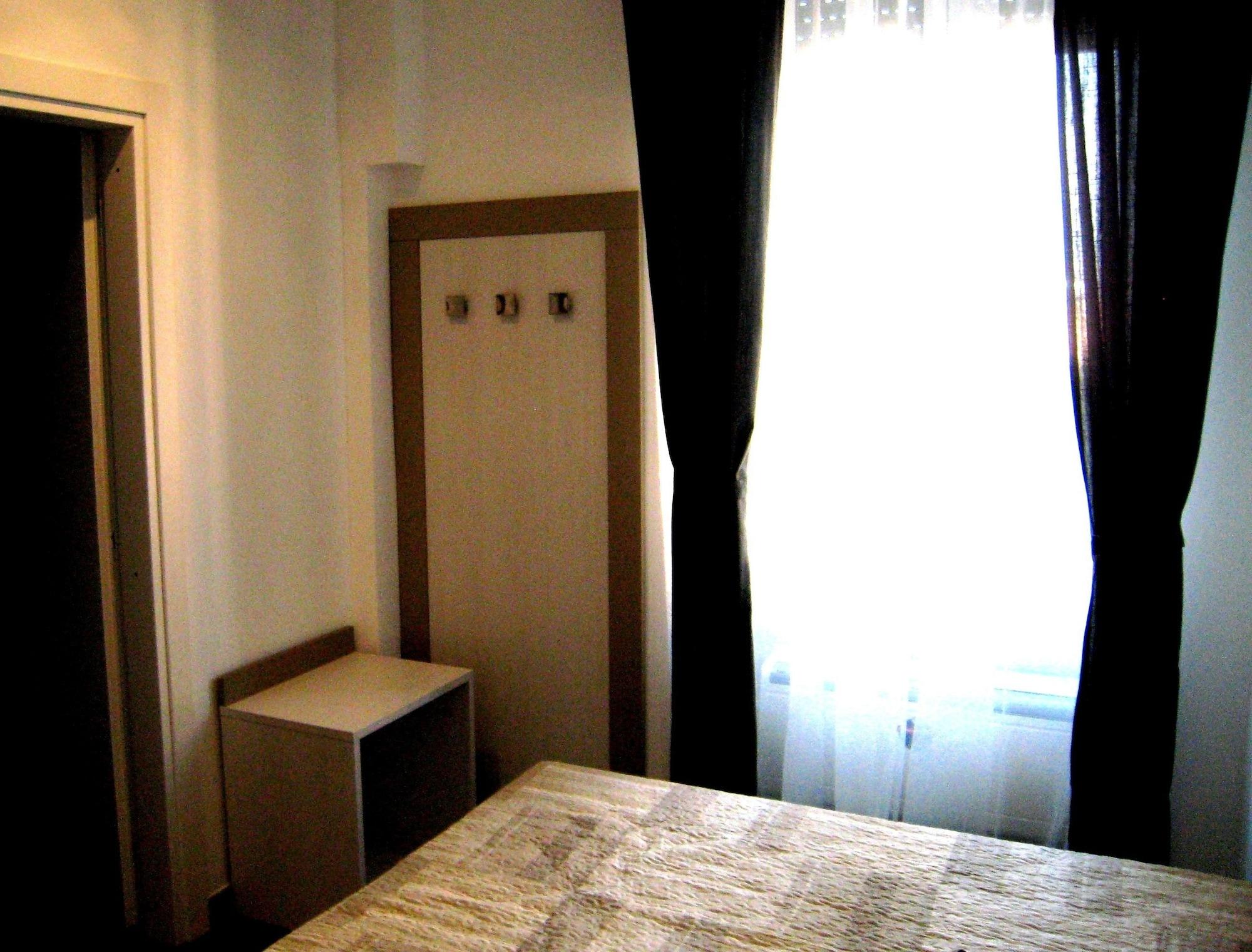 Guest house Holidays S.lorenzo New Rome