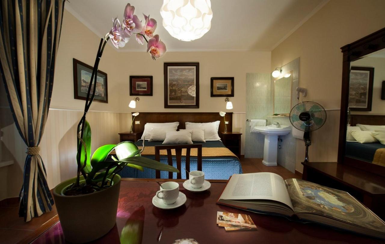 Budget Rooms Des Arts Hostel Rome