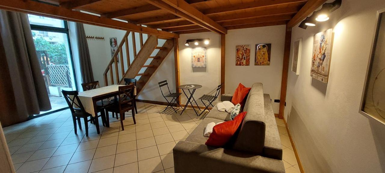Gemelli Holidays 2: Dual Loft With Private Courtyard Apartamento