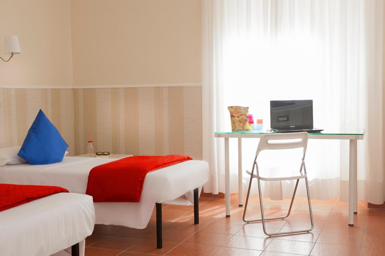 Budget Rooms Des Arts Rome