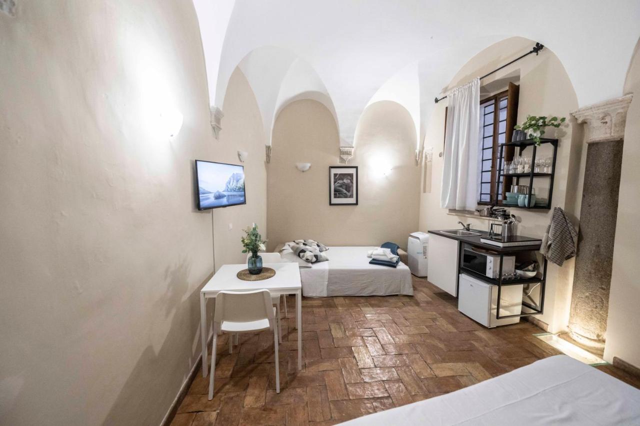Delle Grotte - Campo De' Fiori Rome