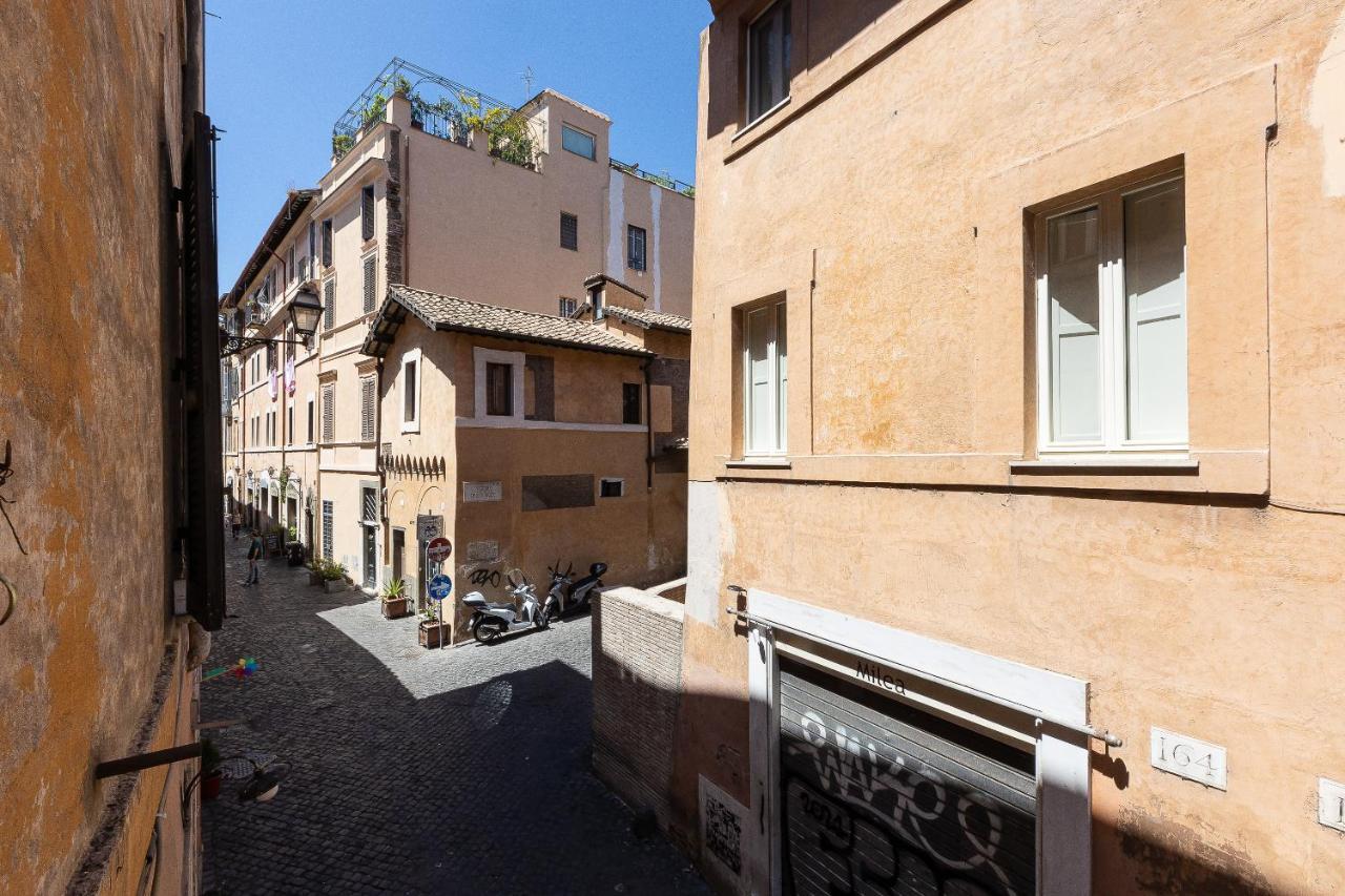 Lungaretta By In * Rome