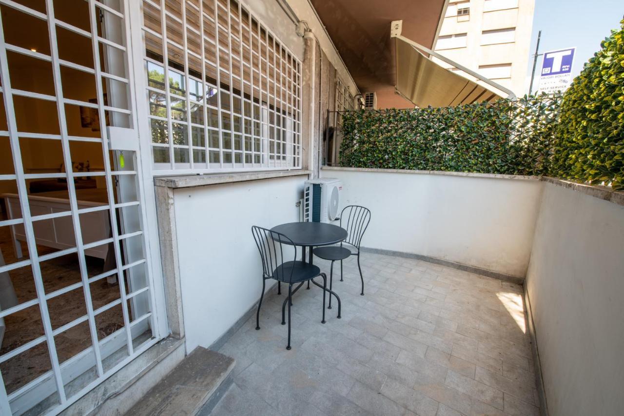 Casa Rosa Beige E Blu *