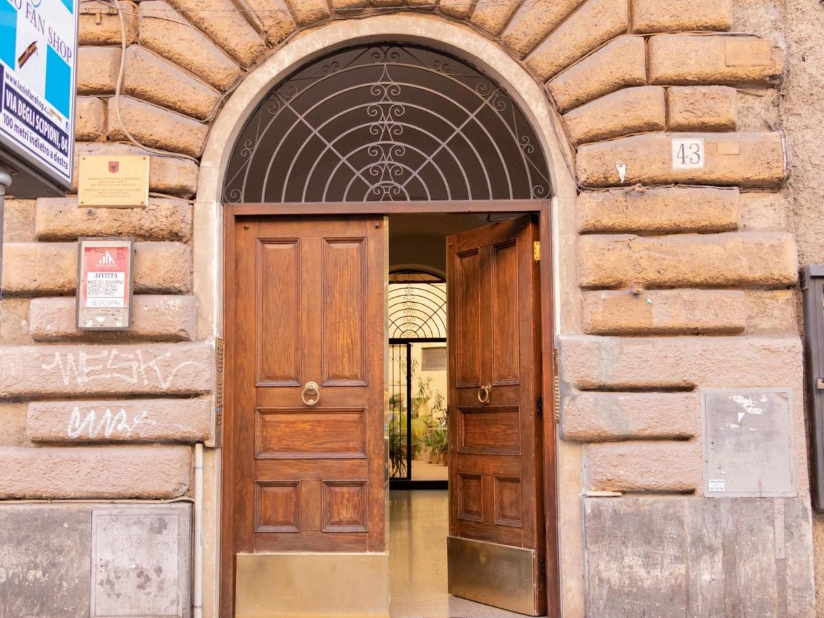 The Rent - Elegant Two-bedroom Close To Saint Peter's Basilica